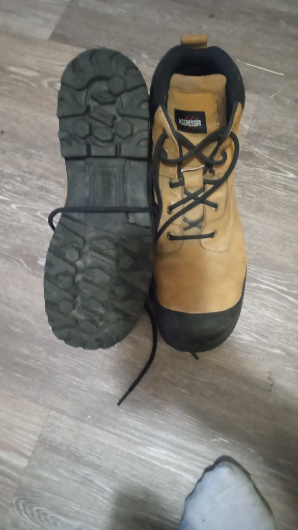 steel toe boots like new size 12