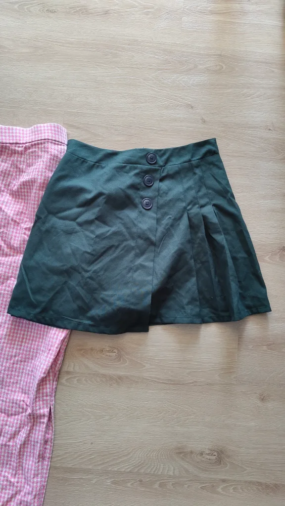 Bundle of Women’s Pants, Skirts & Shorts – Sizes S/M🇨🇦🧡 image indicator(6)