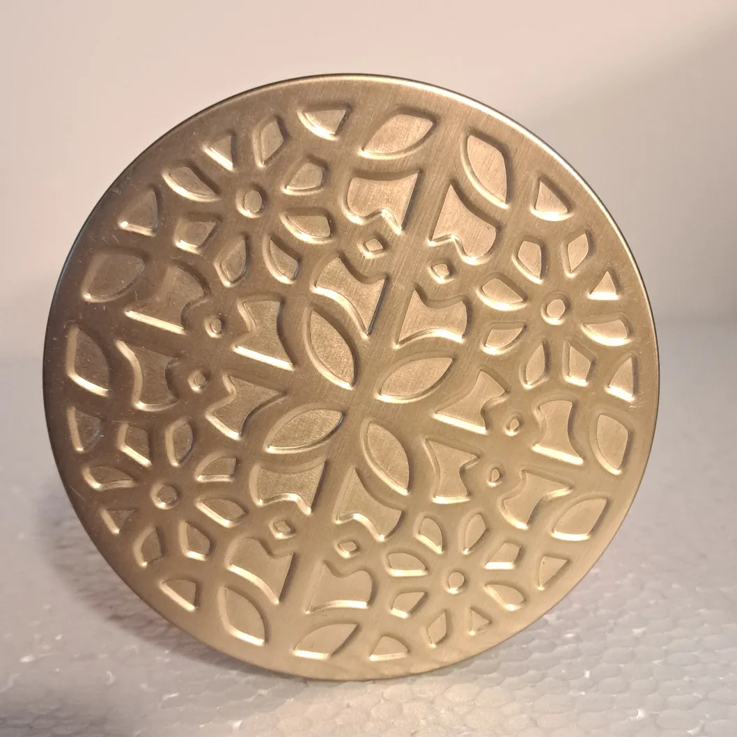 Bath and Body Works "Love: hearts and flowers" candle image indicator(2)