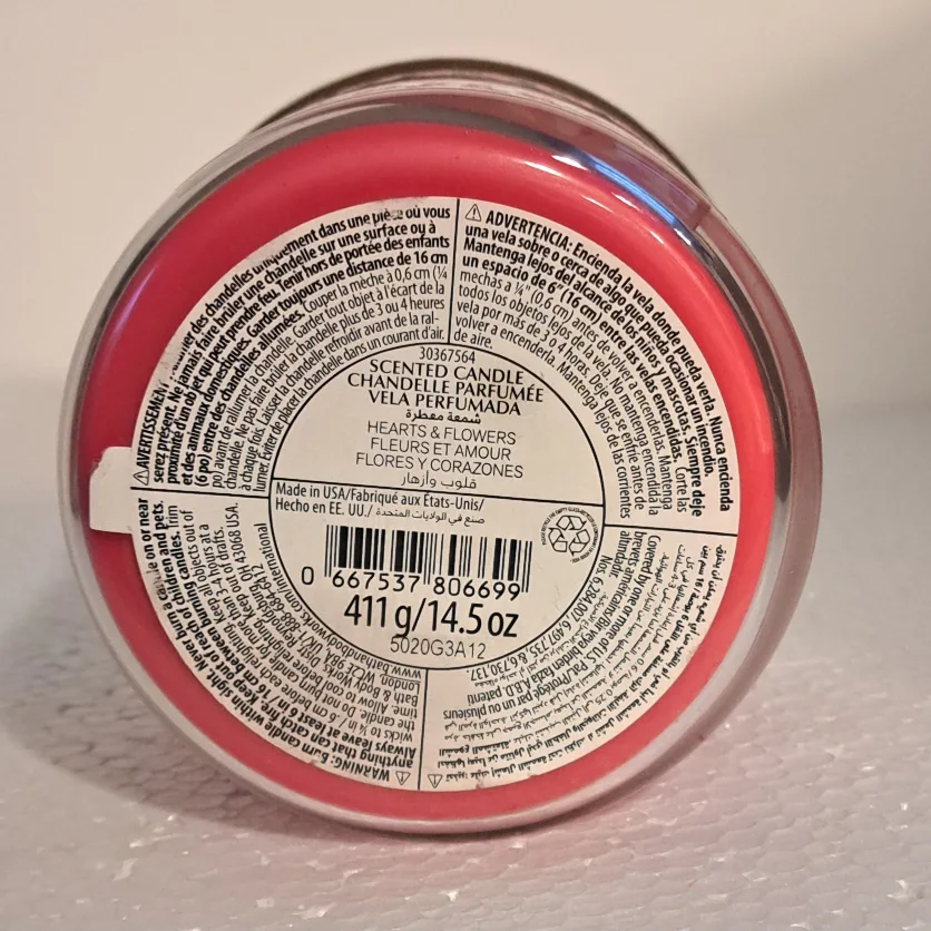 Bath and Body Works "Love: hearts and flowers" candle image indicator(3)