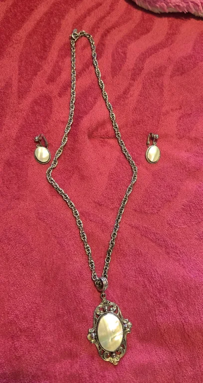 Necklace and Earrings Set thumbnail