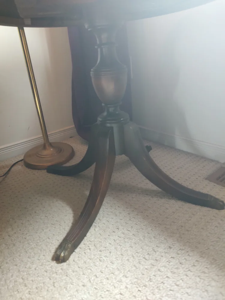 Deilcraft Fine Furniture Round Table image indicator(4)