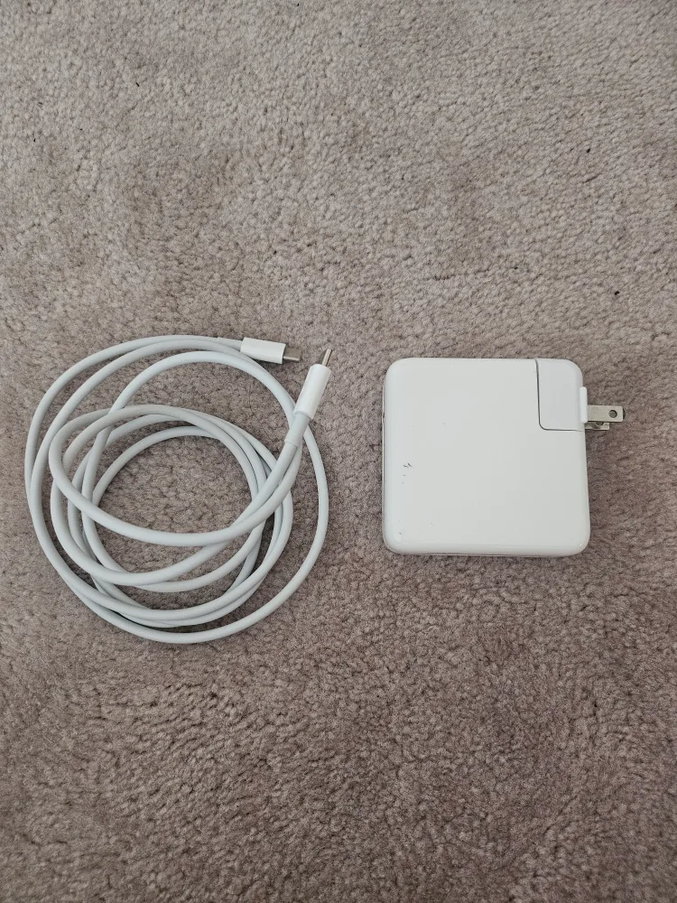 61W USB-C Power Adapter - SK90203300 🇨🇦 thumbnail