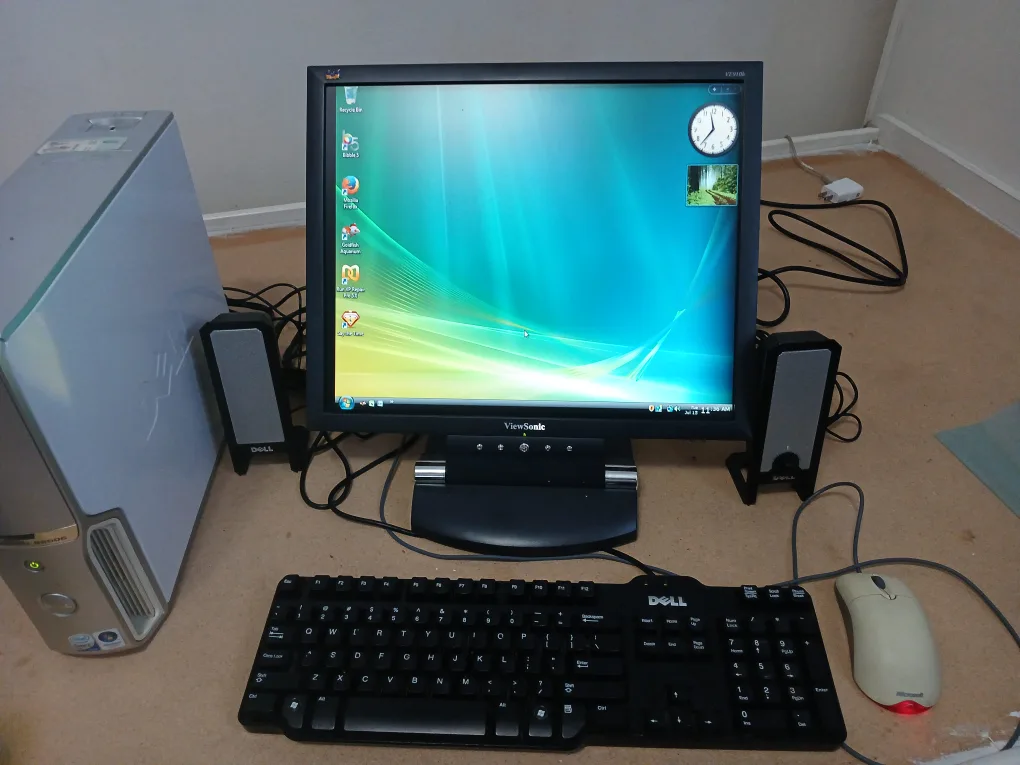 ViewSonic Monitor & Dell Dimension 9200c Desktop PC thumbnail