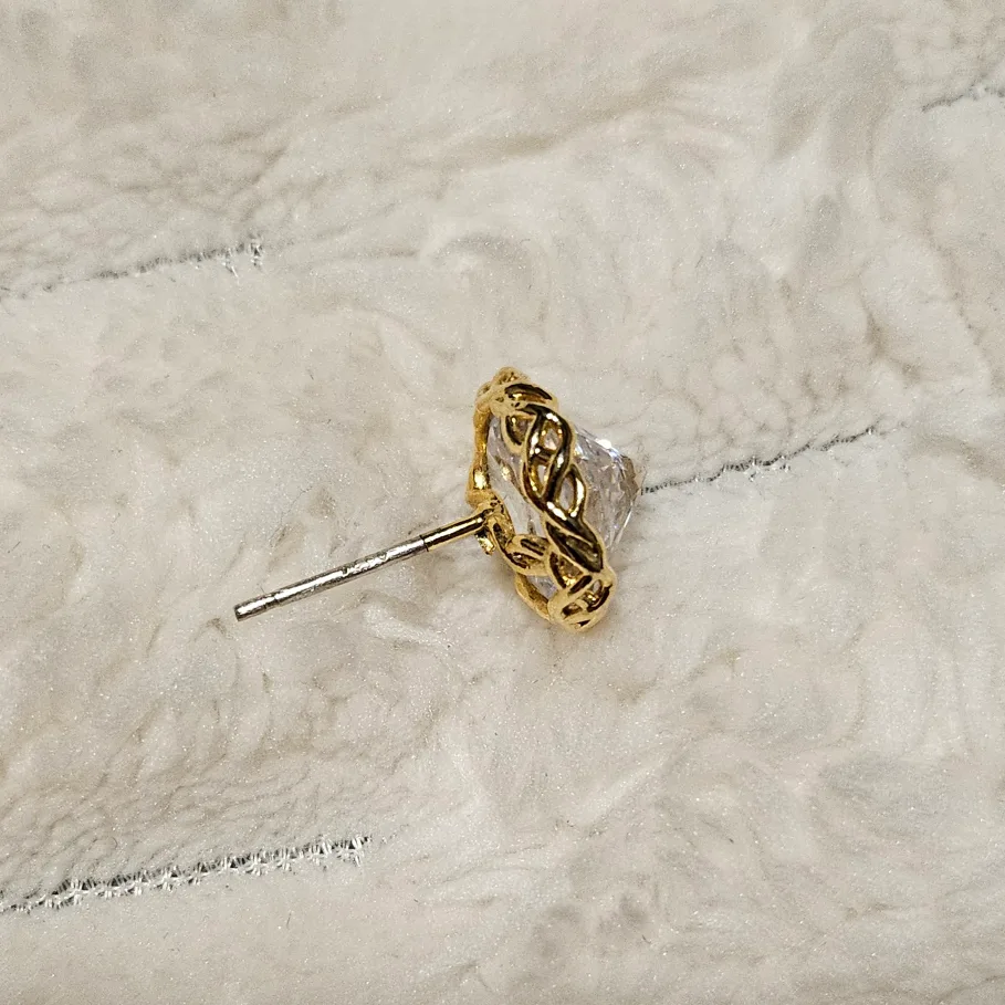 Gold-plated Silver Stud Earrings image indicator(3)