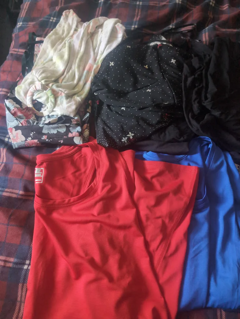 Assorted Women's Clothing Bundle thumbnail