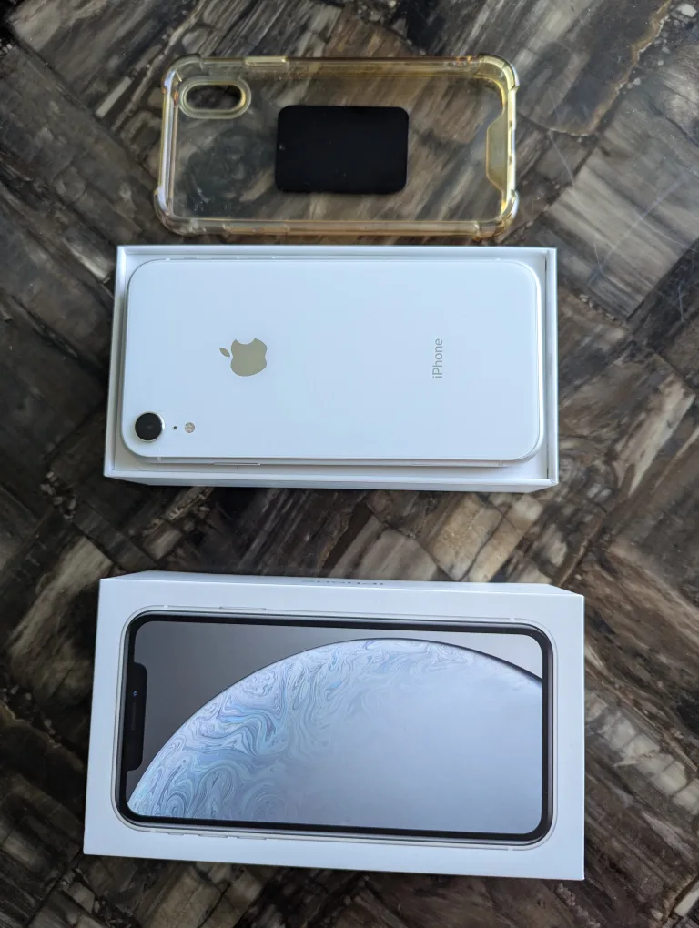 Apple iPhone XR - White image indicator(4)