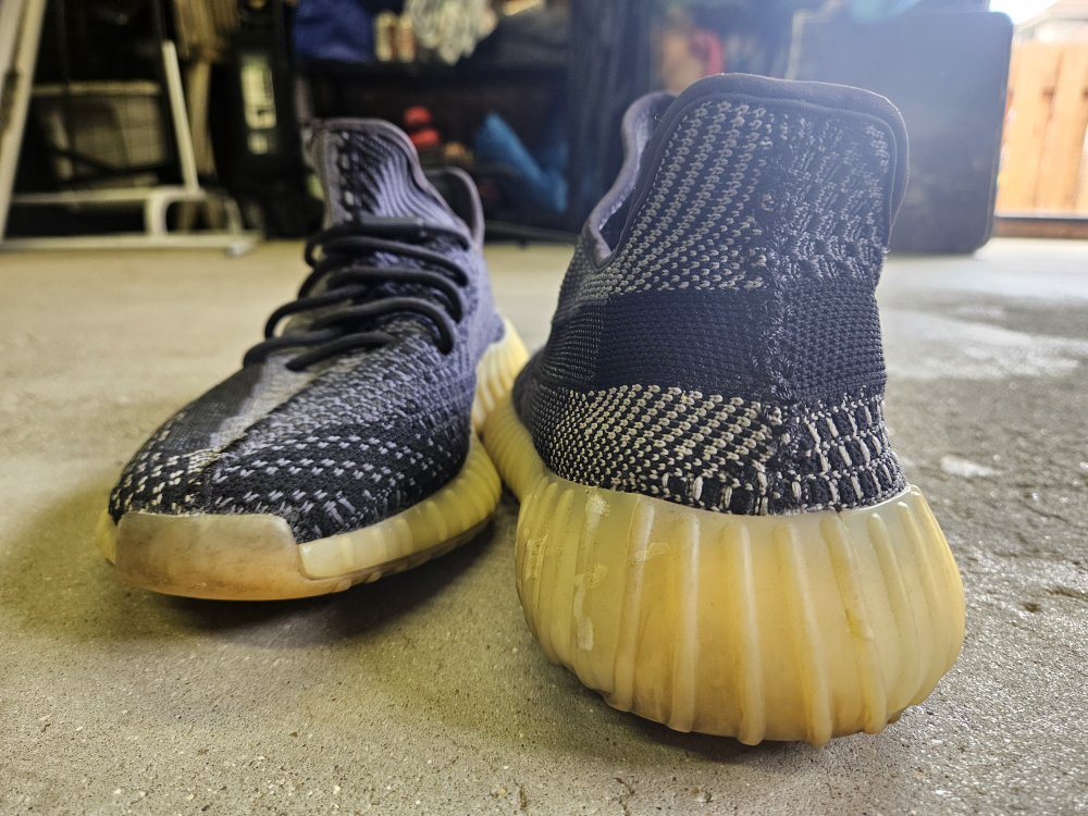Adidas Yeezy Boost 350 V2 Carbon Beluga - photo 4