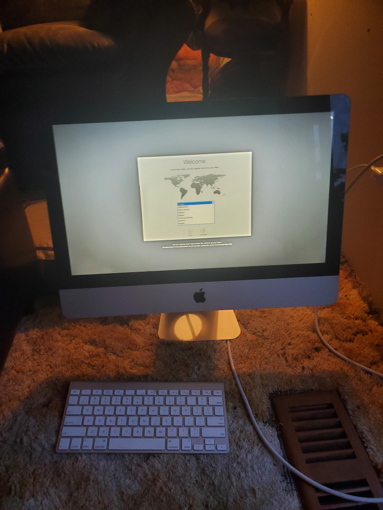 Apple iMac with Keyboard and Mouse