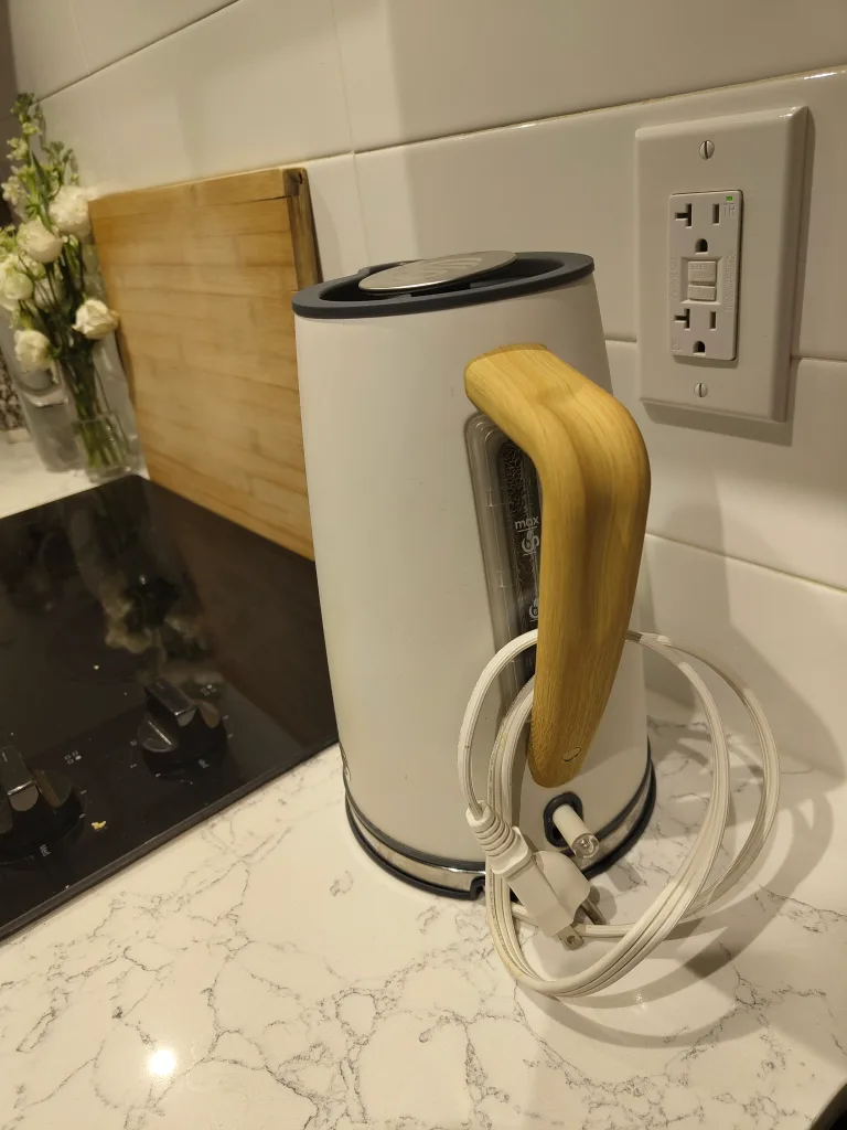 Swan Nordic Style Kettle 🇨🇦🍁🧡 image indicator(3)