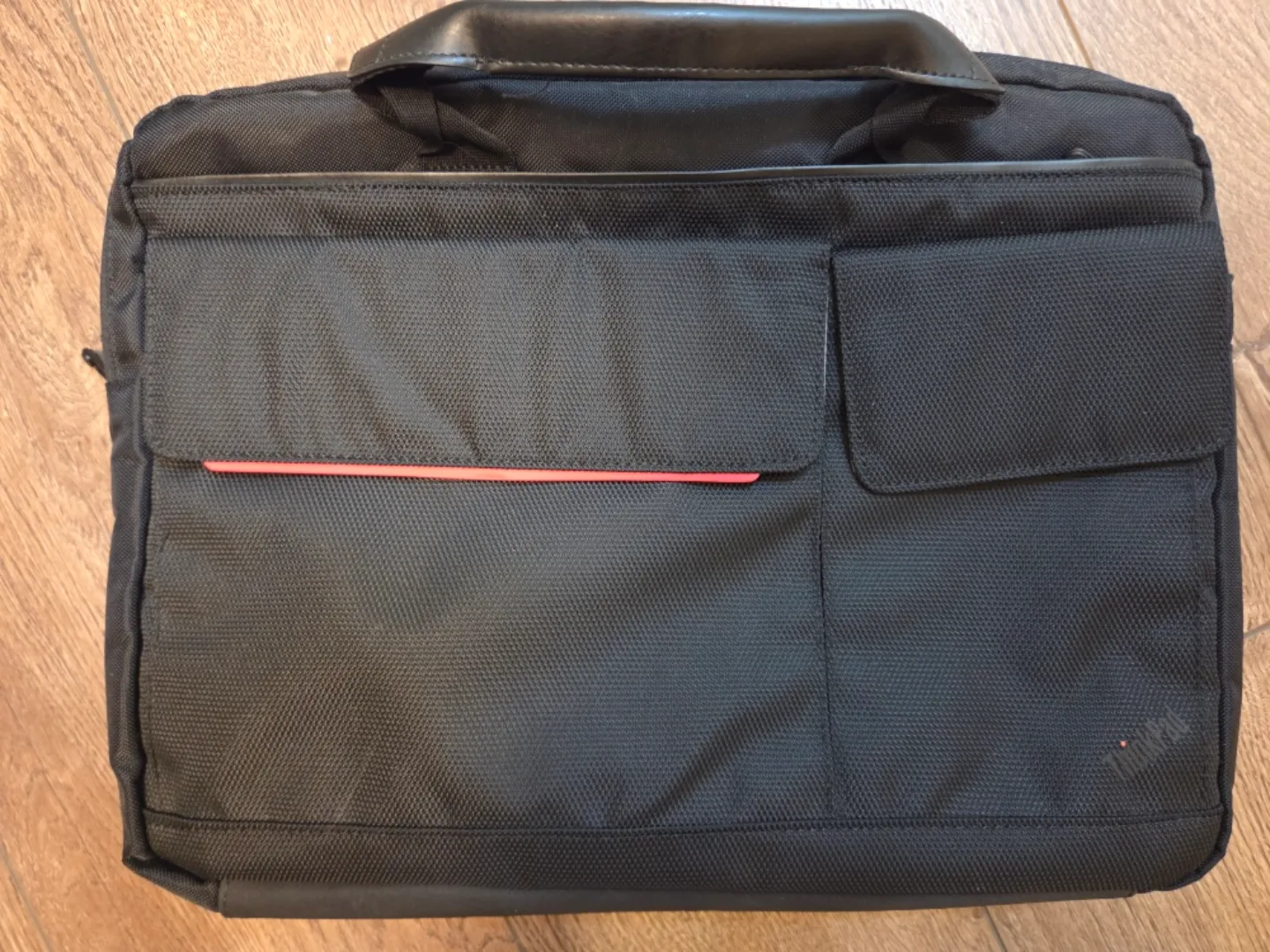 🇨🇦 like new Lenovo ThinkPad Black Laptop Bag thumbnail