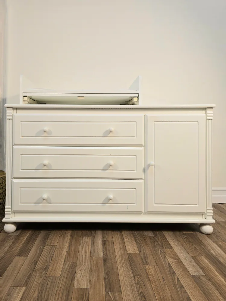 🚚Free Delivery + White Dresser with Changing Table Topper thumbnail