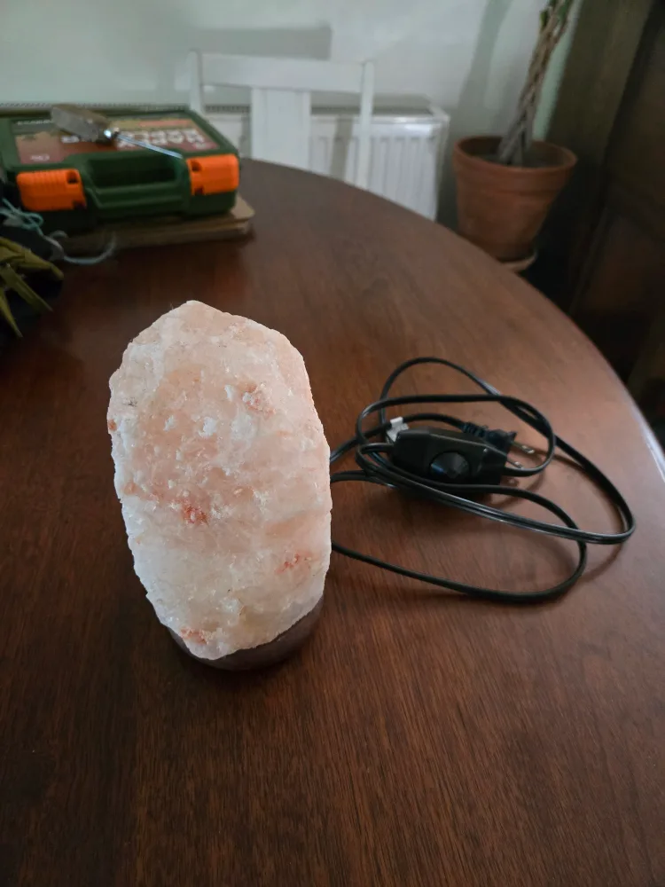Salt rock lamp (pickup Warden/Kingston) thumbnail