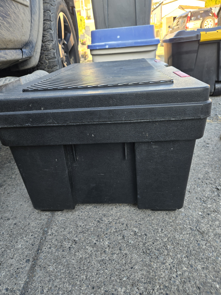 storage locker/ tool box/ storage bin - photo 4