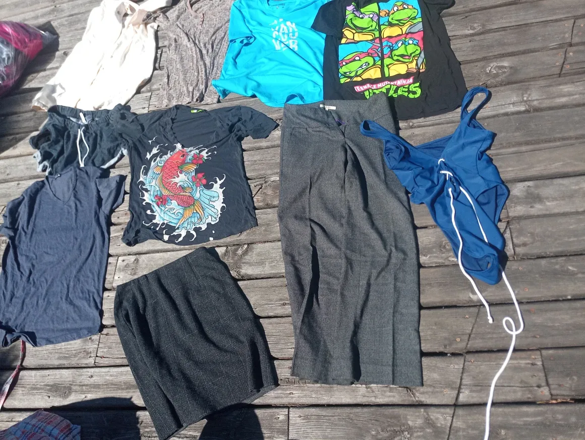 Assorted Women's Clothing Bundle thumbnail