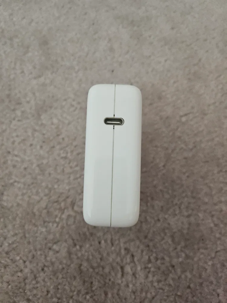 61W USB-C Power Adapter - SK90203300 🇨🇦 image indicator(3)