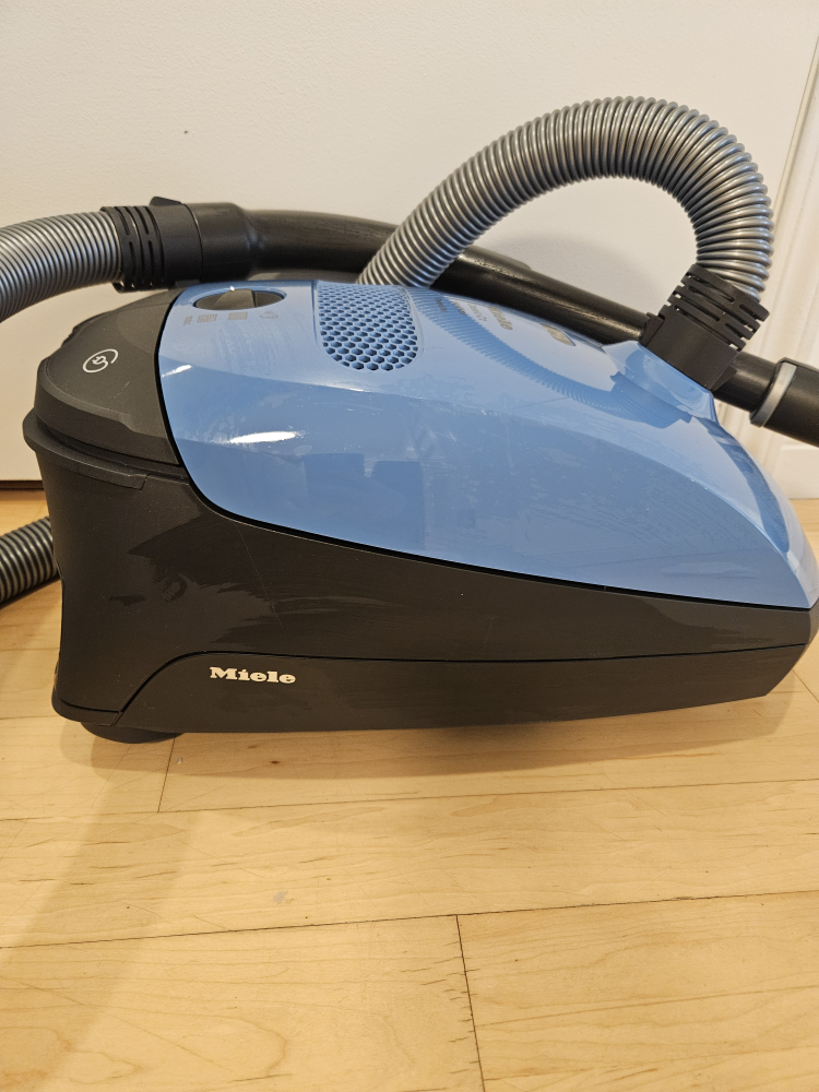 Miele Classic C1 Lightweight Vacuum - Blue - photo 5