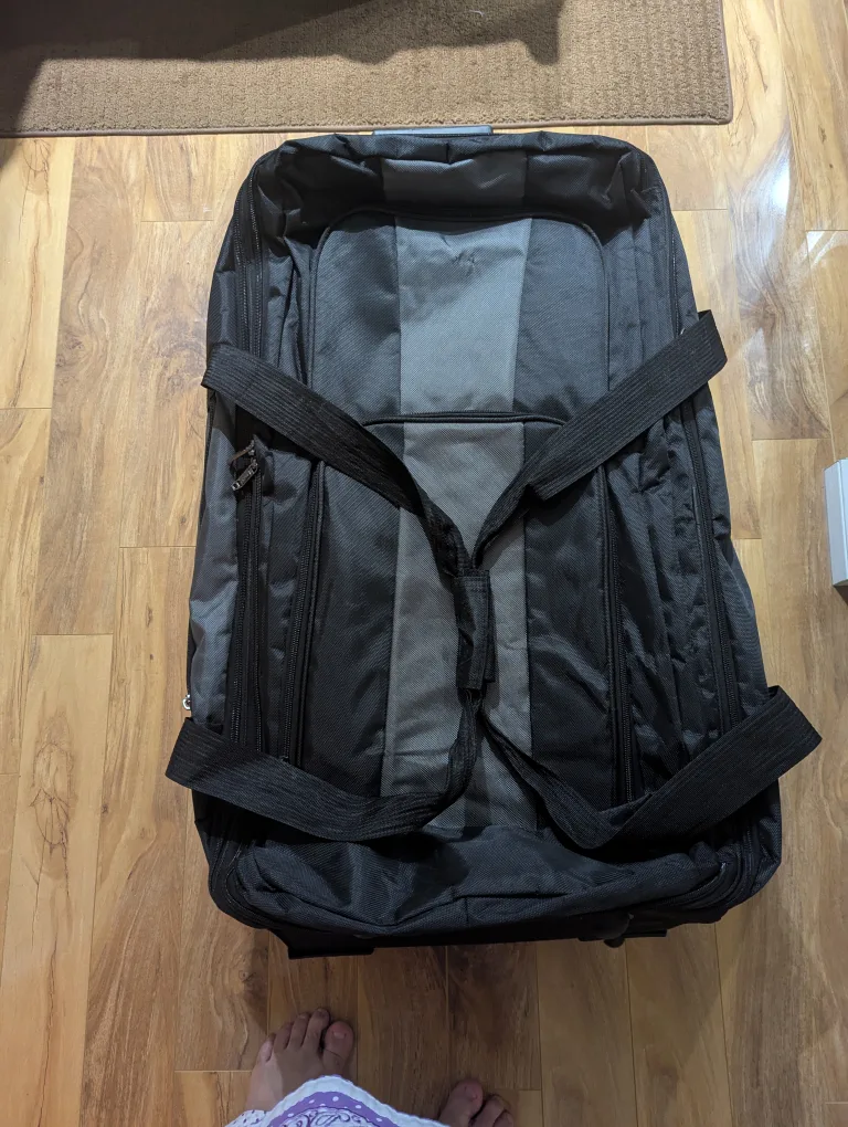 Black  and grey Rolling Duffel Bag image indicator(4)