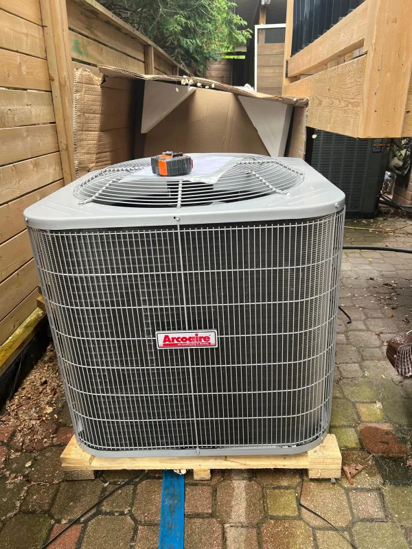 Brand new Arcoaire (Carrier) 2.5 Ton Right Hand 14 W AC Unit thumbnail