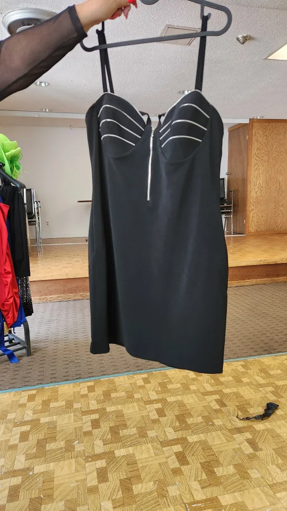 Black Dress thumbnail