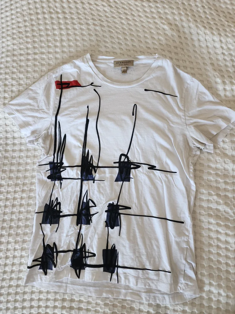 Burberry London England White T-Shirt - Size M thumbnail