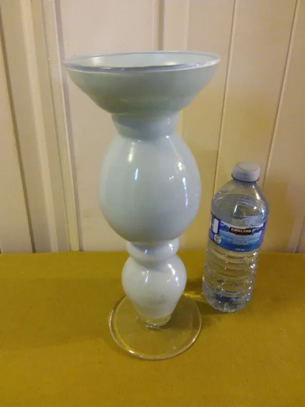 Elegant Glass Flower Vase 🌷 🇨🇦 thumbnail