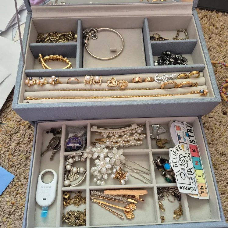 Assorted Jewellery thumbnail
