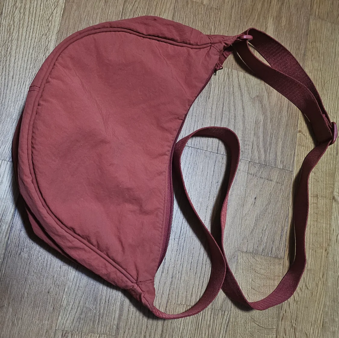 Uniqlo round mini bag thumbnail