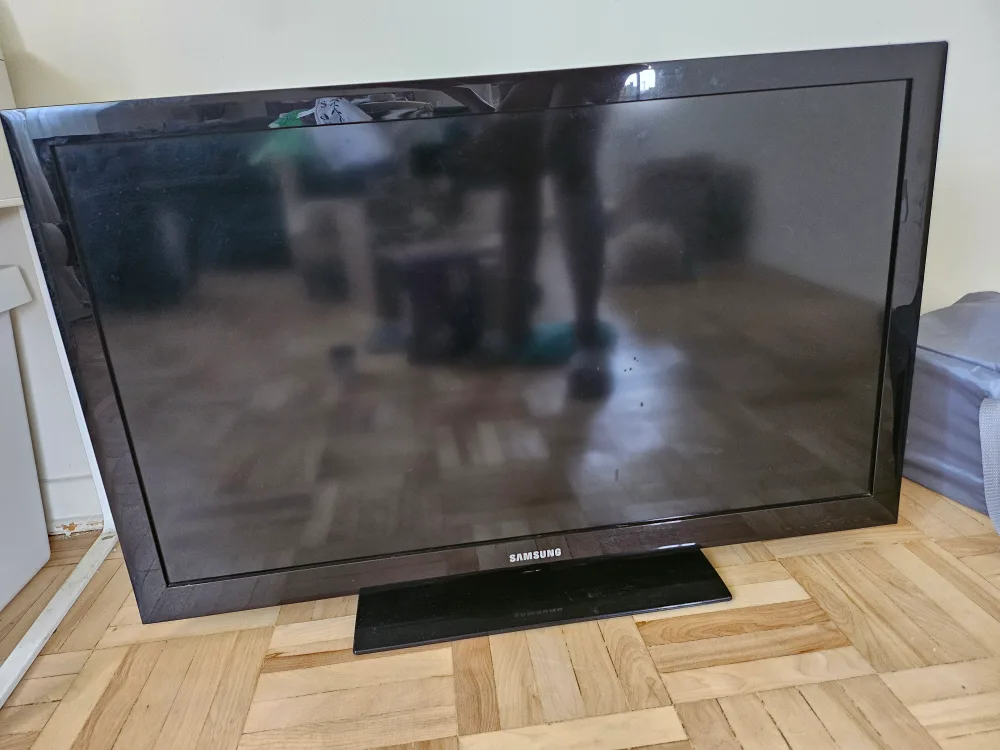 Samsung 40 inch TV thumbnail