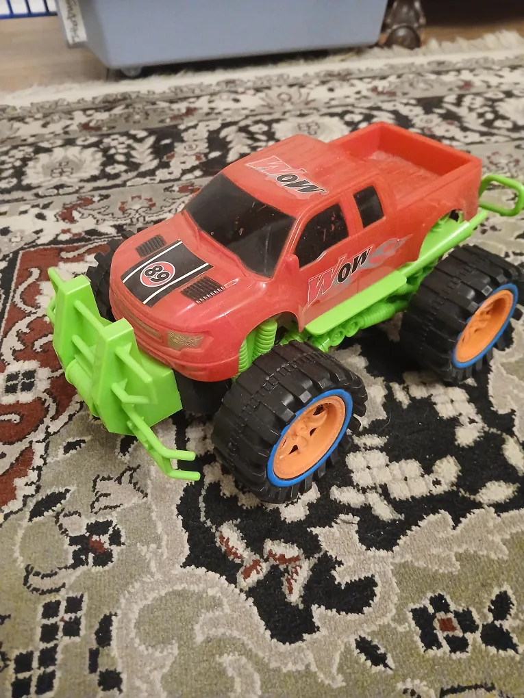 Pull-back-and-release monster truck thumbnail