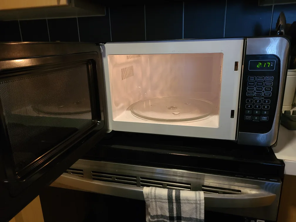 Black+Decker Stainless Steel Microwave 1.1 CU FT image indicator(3)