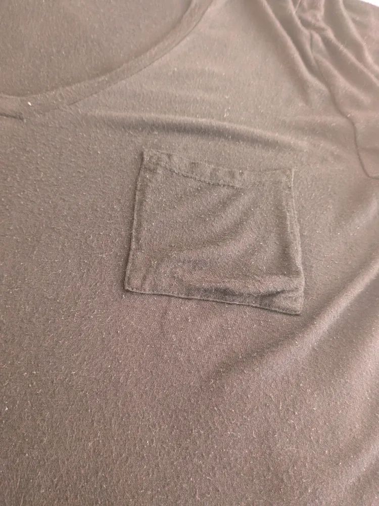 SW Essentials Black V-Neck T-Shirt - Size Large image indicator(4)