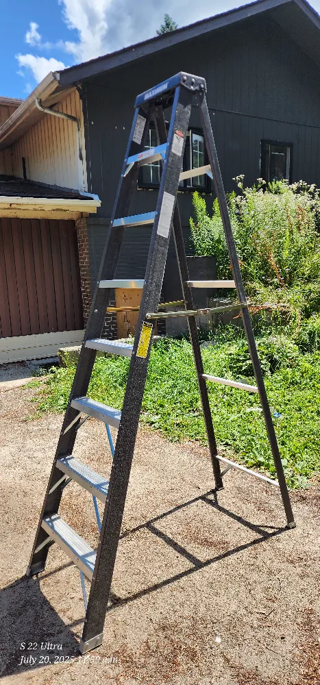 Maximum 8ft Fibreglass Ladder - 250lb Capacity image indicator(2)