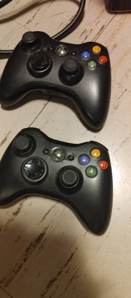 Xbox 360 Console with 2 Controllers - photo 2