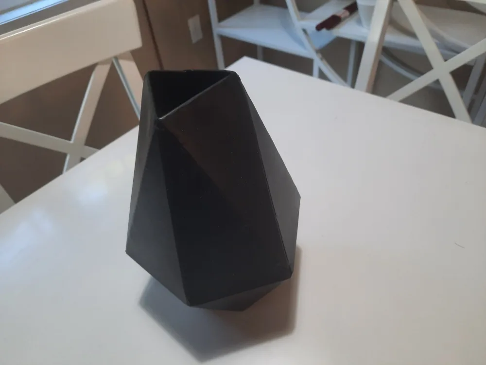 Black Geometric Vase thumbnail