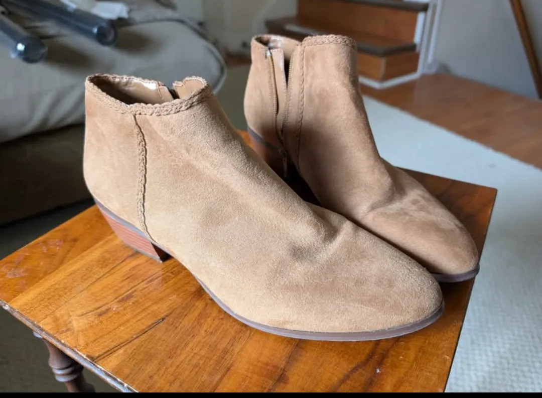 Women's Short Boots ~ Faux Suede ~ Size 9 image indicator(8)