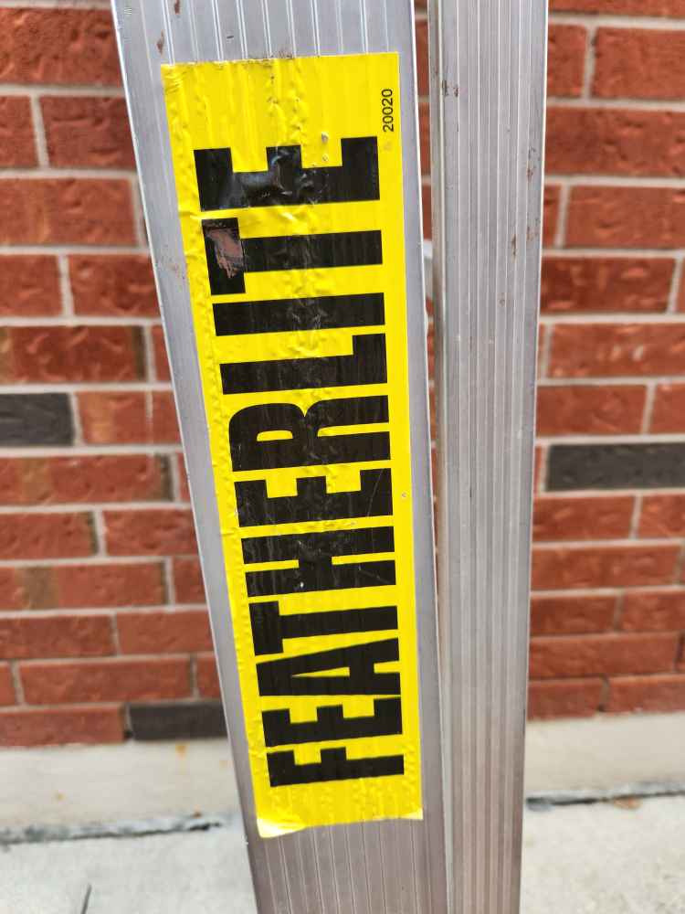 Featherlite 6 ft. Aluminum Step Ladder 225 lbs Capacity - photo 2