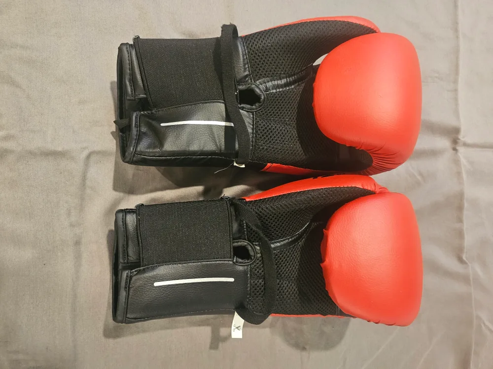 Outshock Boxing Gloves 12oz - Red & Black image indicator(2)