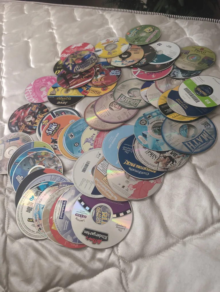 Vintage PC Game CD-ROM Collection image indicator(3)