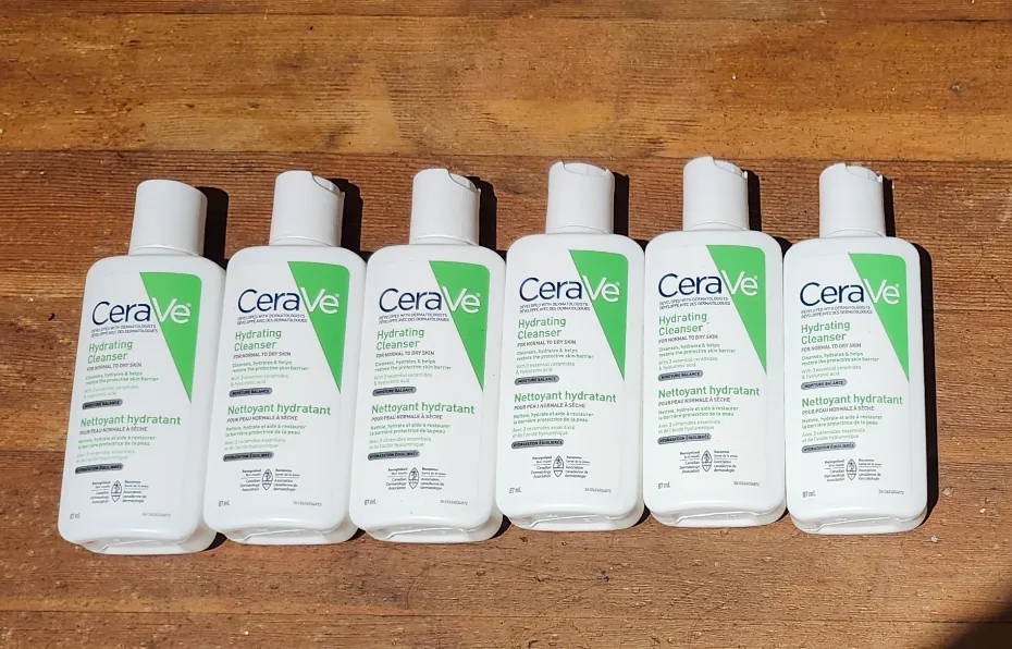 Moving out sale! Travel size CeraVe Hydrating Cleanser - 87 mL thumbnail