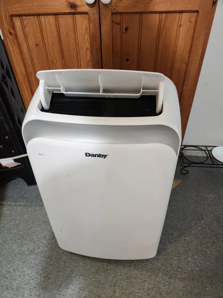 12,000 BTU 4 in 1 AC ,DEHUMIDIFIER, HEATER,  FAN thumbnail