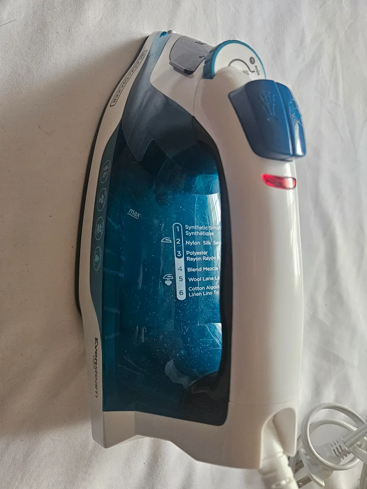 Black+Decker EvenSteam Steam Iron thumbnail