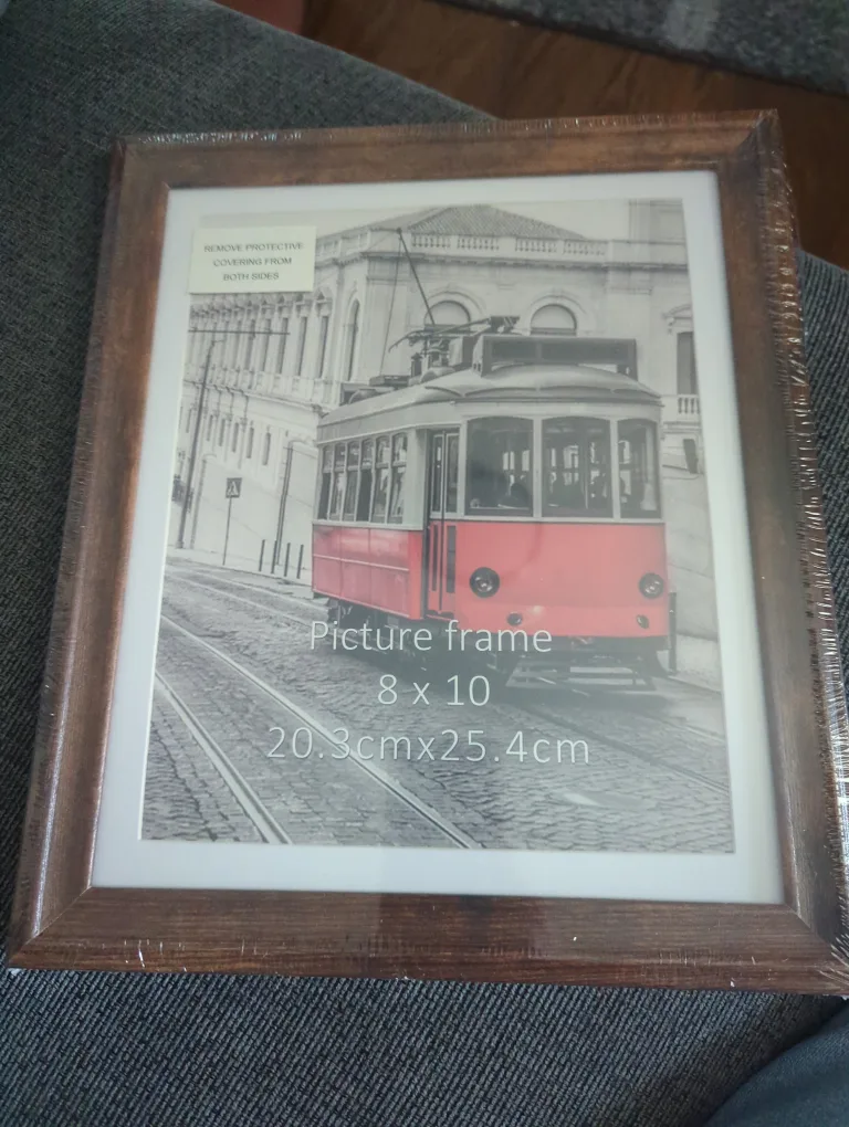 Picture Frames 8x10 (20.3cm x 25.4cm) thumbnail