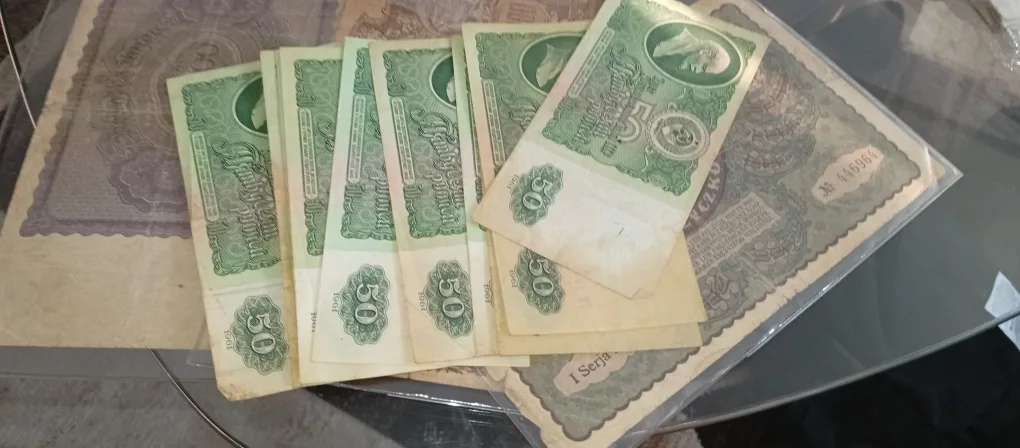 Lot of vintage paper bank notes thumbnail