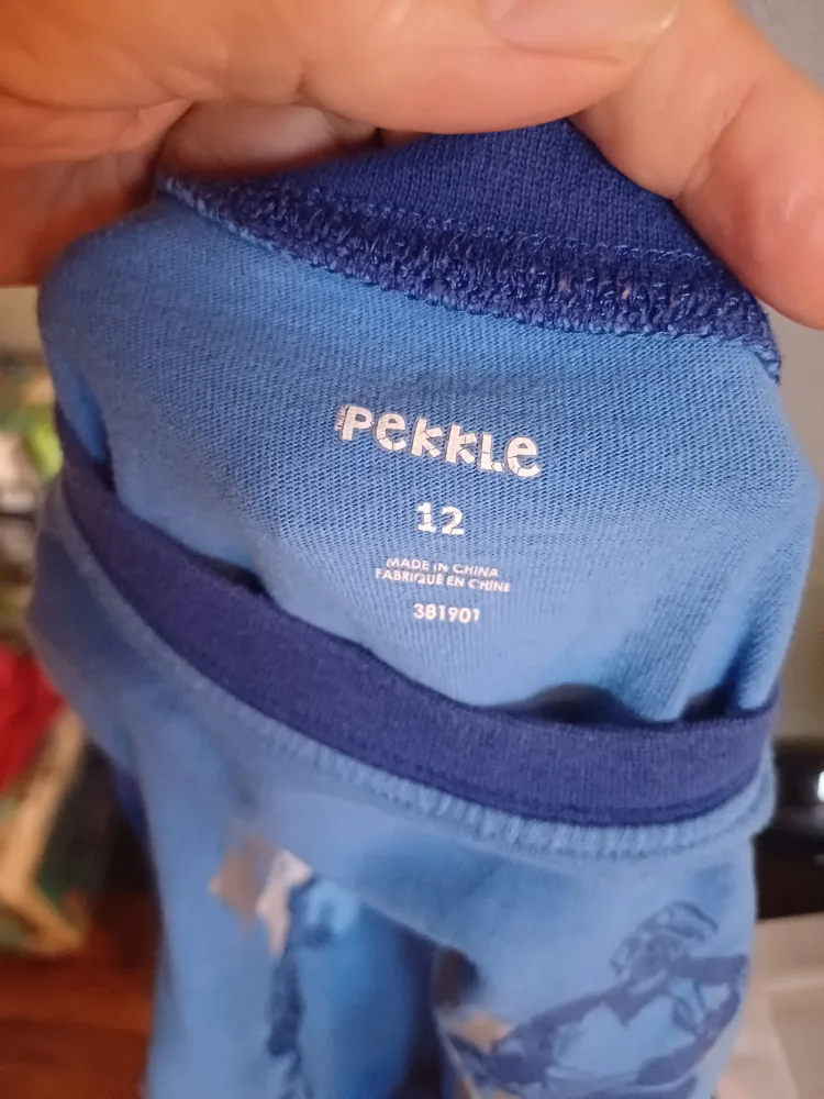 🇨🇦 Free: Pekkle Hockey Long Sleeve Shirt Size 12 image indicator(2)