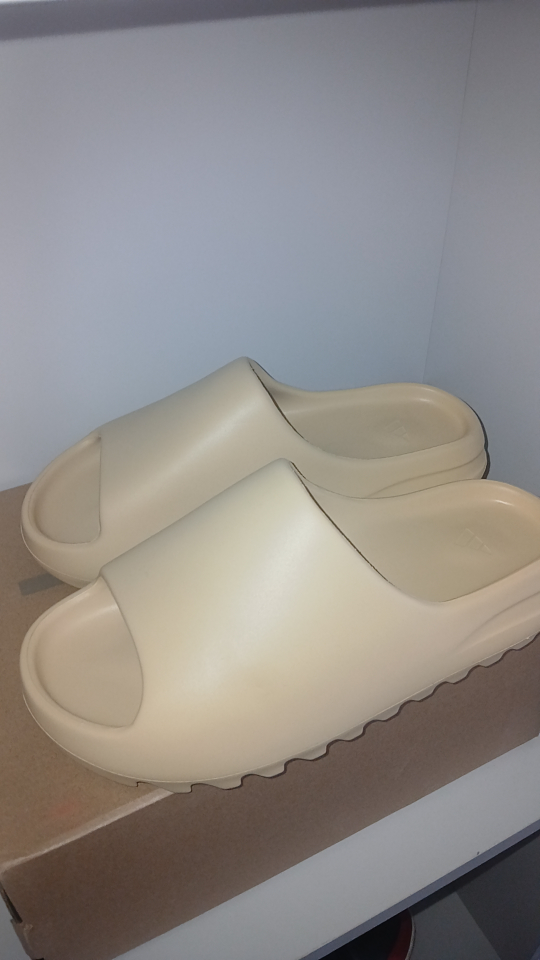 Yeezy Slide Bone (Size 9) - photo 2