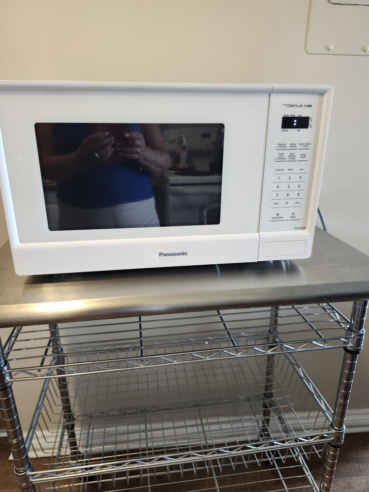 Panasonic Genius 1100W Microwave - photo 4
