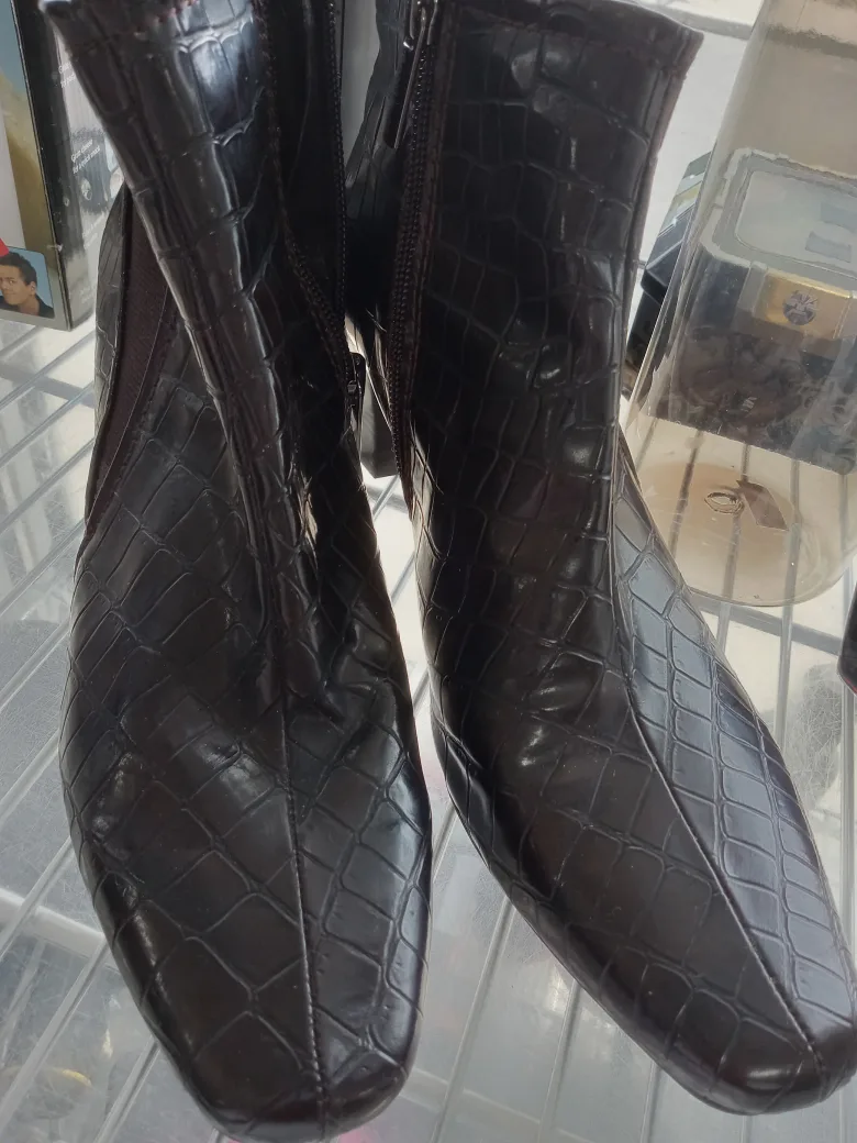 Bandolino Black Ankle Boots size 8 thumbnail