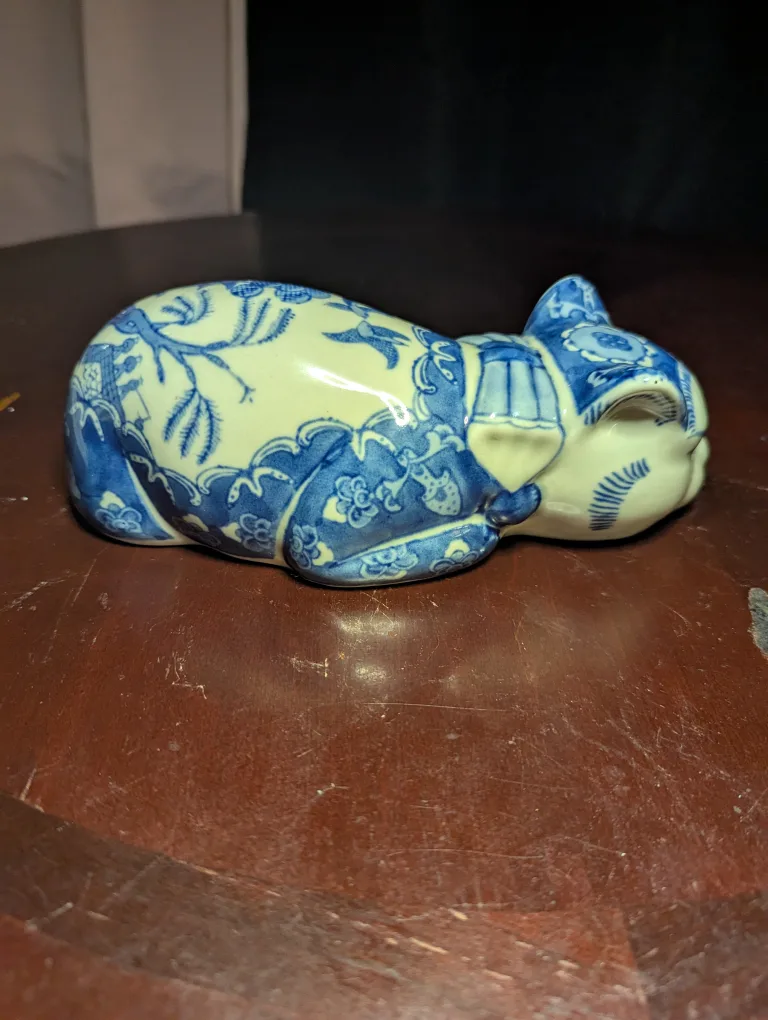 Vintage Blue & White Porcelain Cat Figurine image indicator(3)