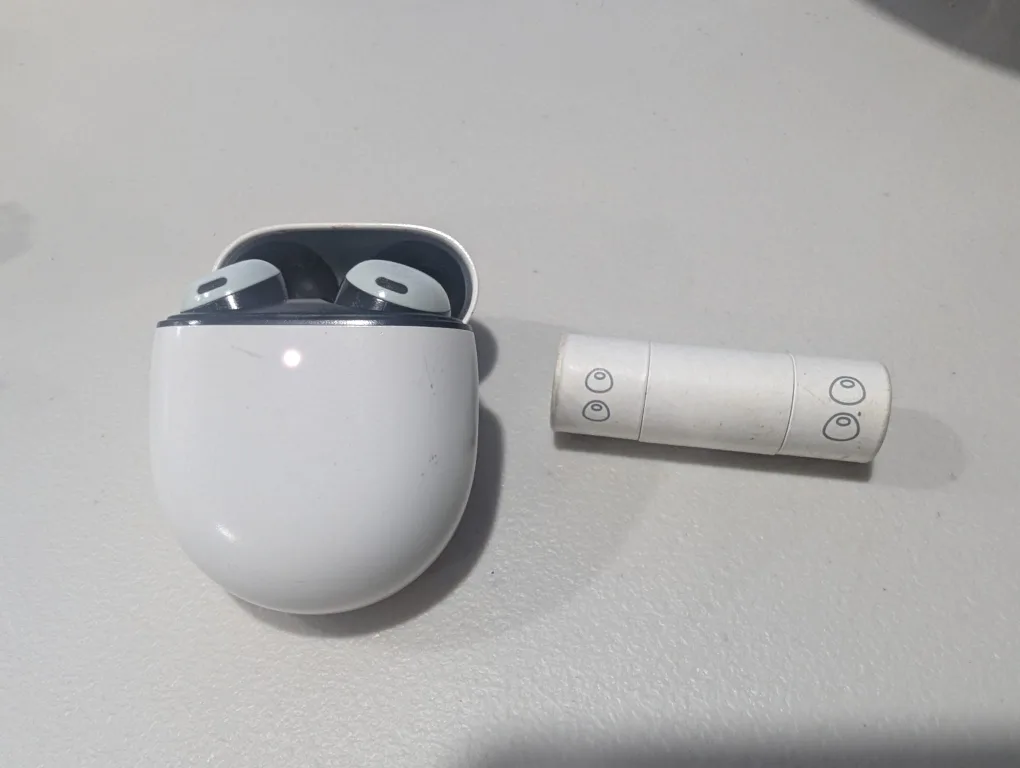 Google Pixel Buds Pro - White image indicator(3)